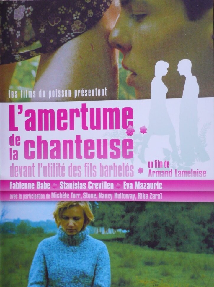 L'amertume de la chanteuse devant l'utilité des fils barbelés (2002)